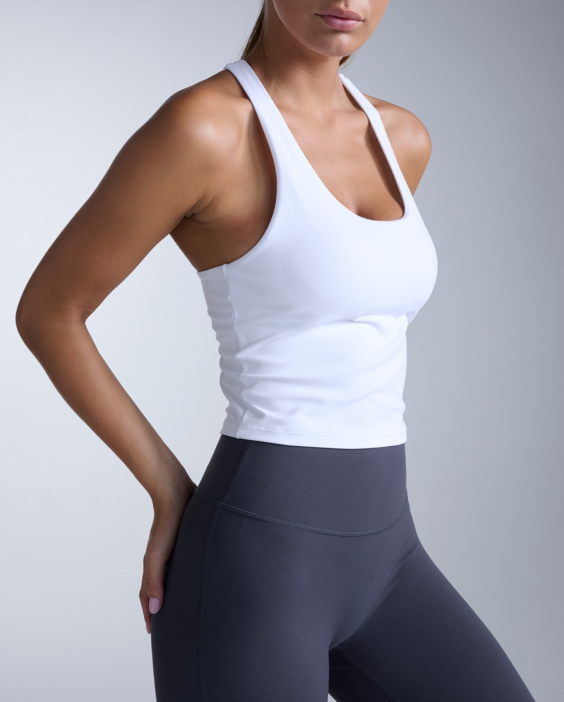 2xu-fluid-racerback-tank-donna-bianco image 4