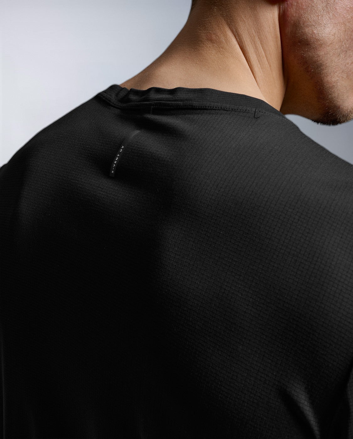 2xu-aero-trail-long-sleeve-maglia-trail-uomo-nera-manica-lunga image 8