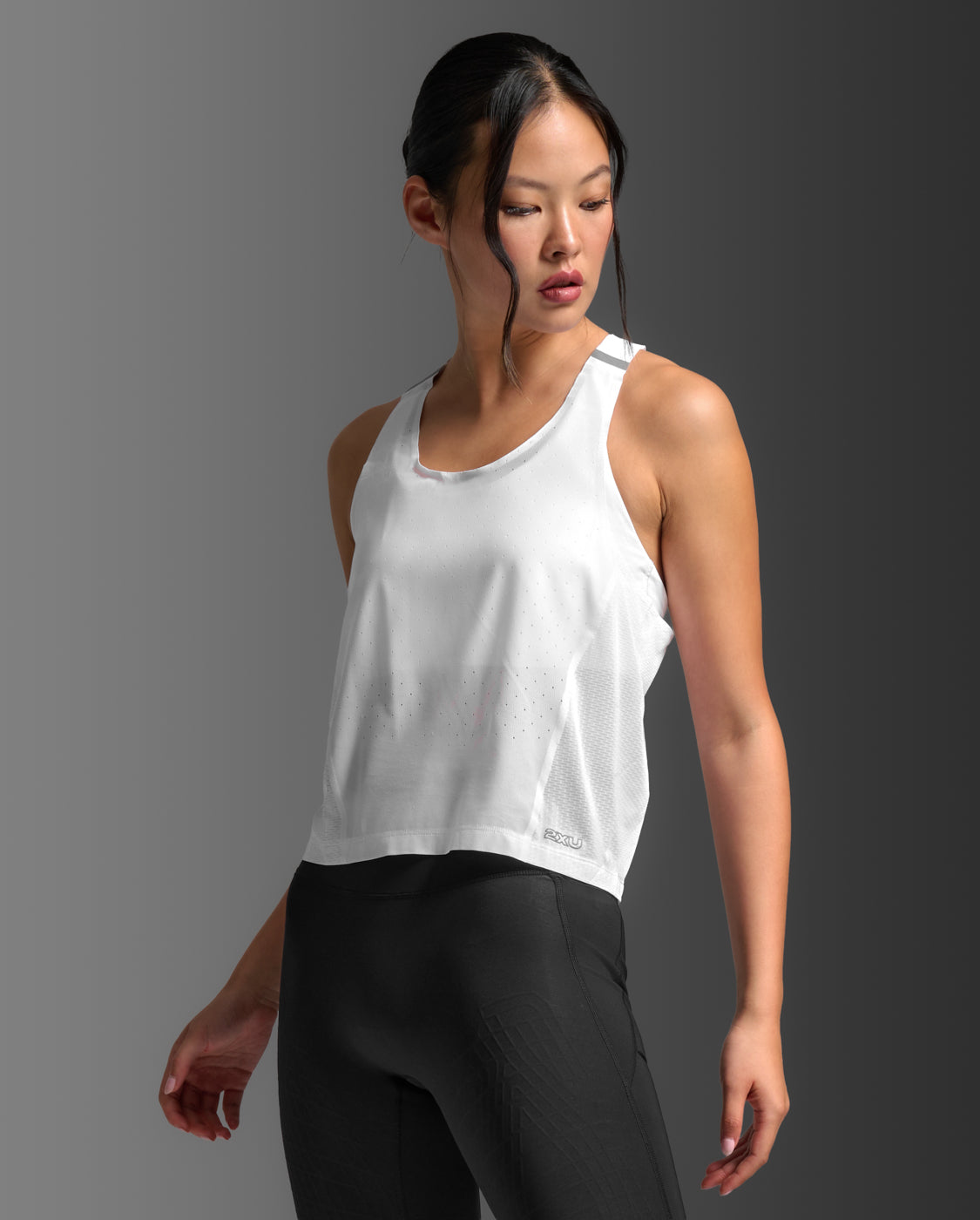 2xu-light-speed-react-crop-singlet-top-running-donna image 4