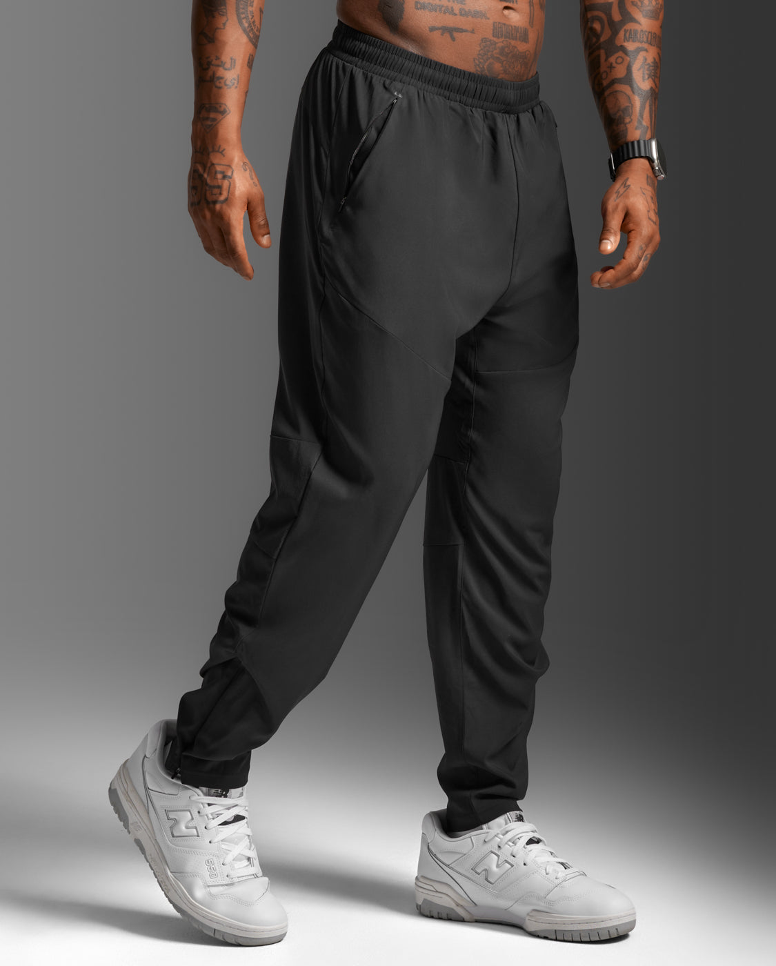 2xu-aero-woven-jogger-pantaloni-running-nero image 1