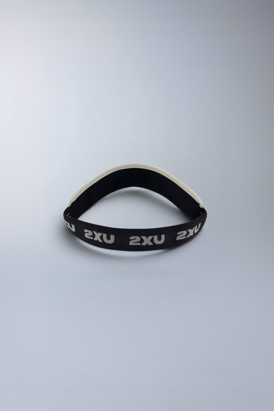 2xu-performance-visor-visiera-running-unisex-beige image 3