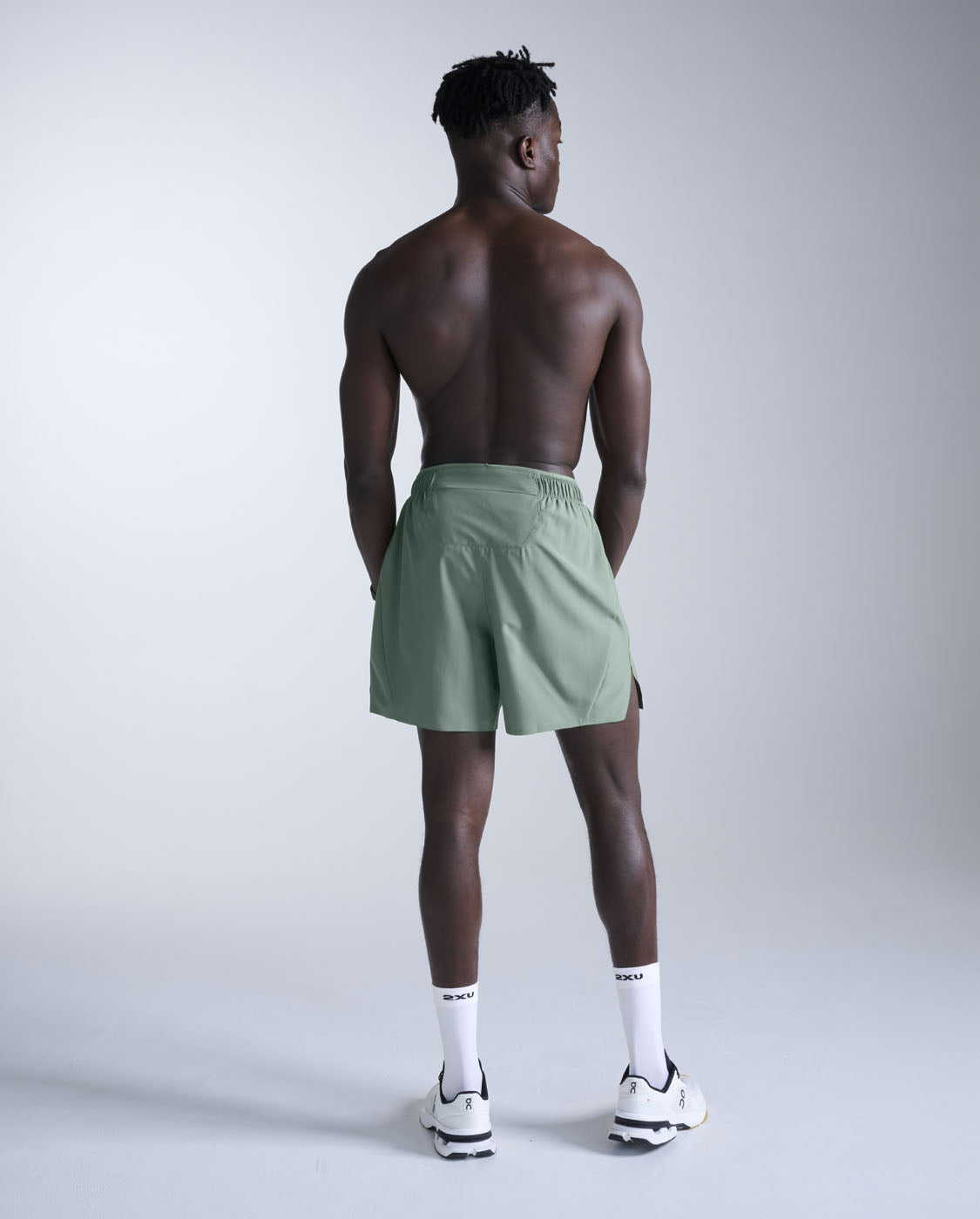 2xu-motion-5-inch-unlined-shorts-uomo-verde-salvia image 5