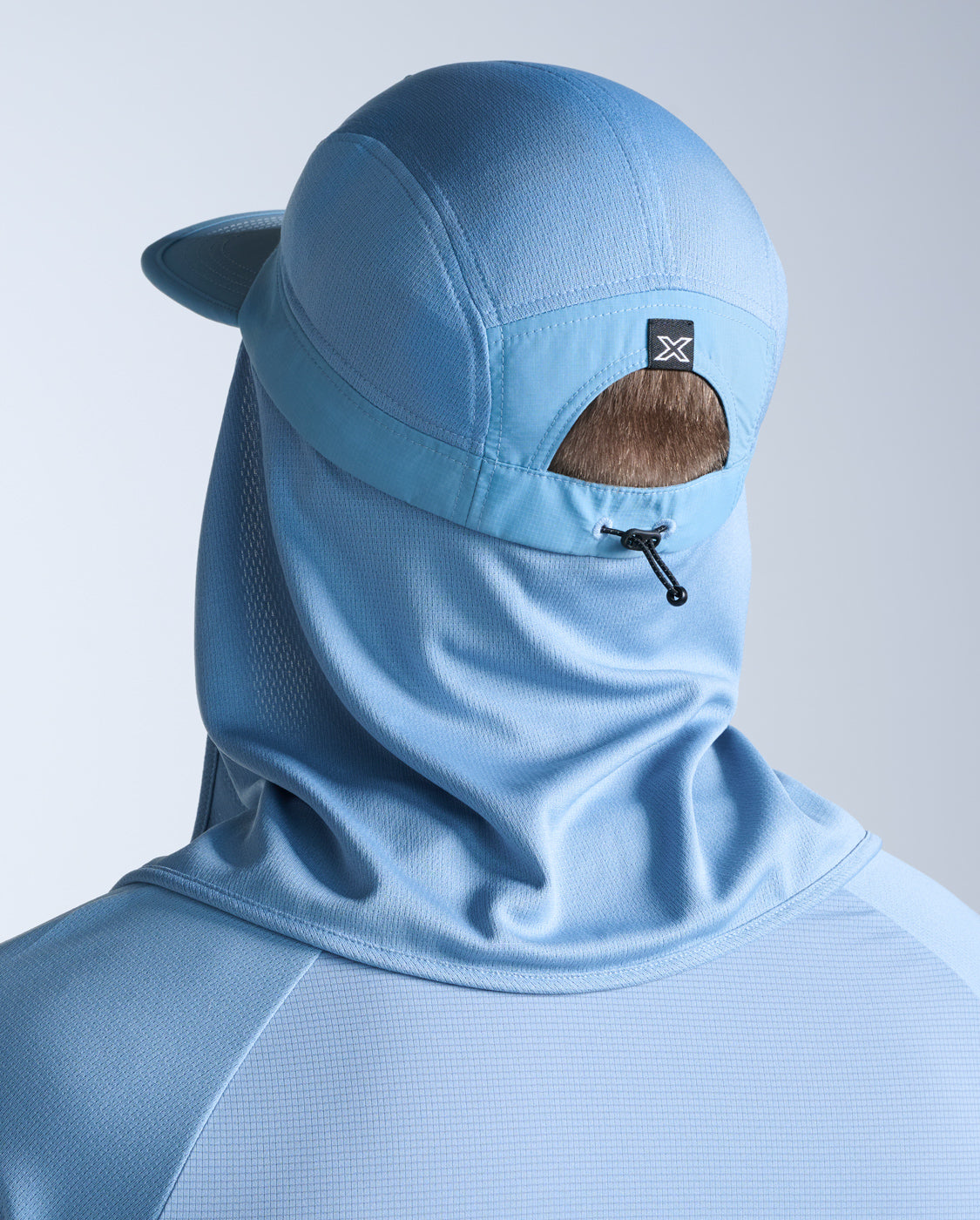2xu-trail-legionnaire-cap-cappello-trail-unisex-blu image 4