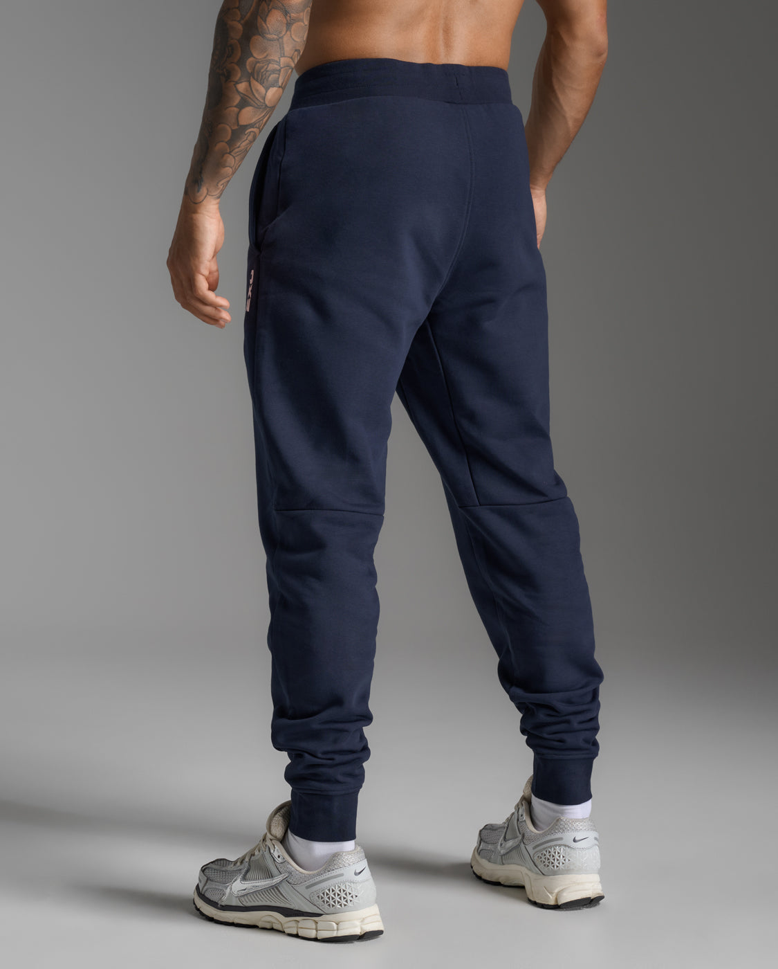 2xu-aspire-trackpants-uomo-in-fleece-blu-navy image 3