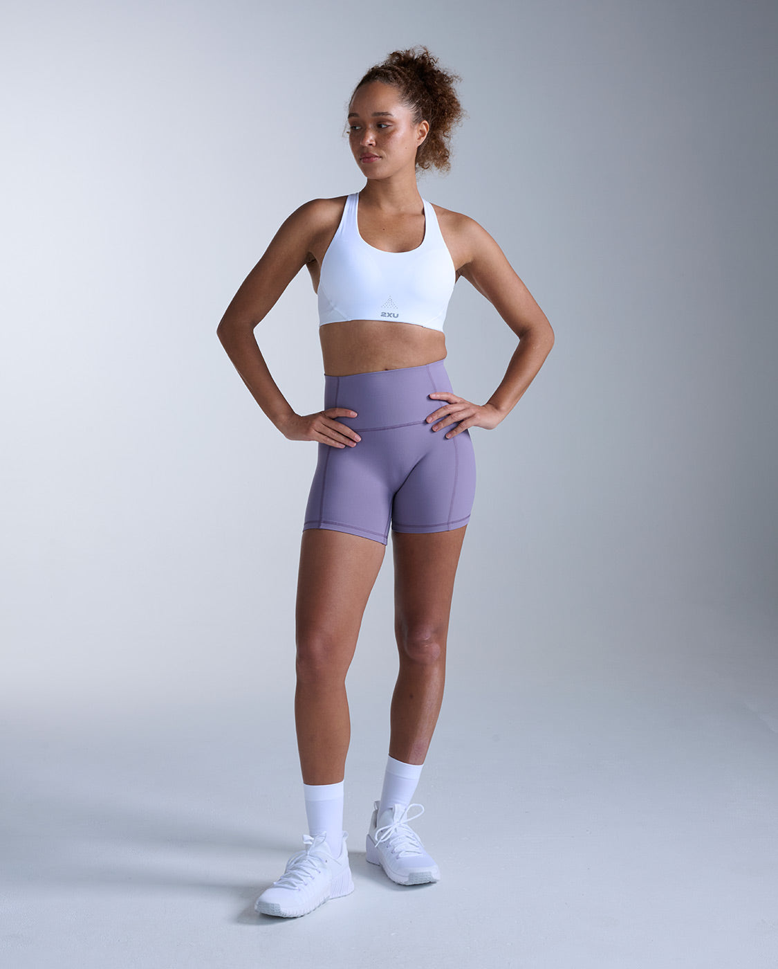 2xu-fluid-hi-rise-5-inch-shorts-shorts-training-donna-viola image 5