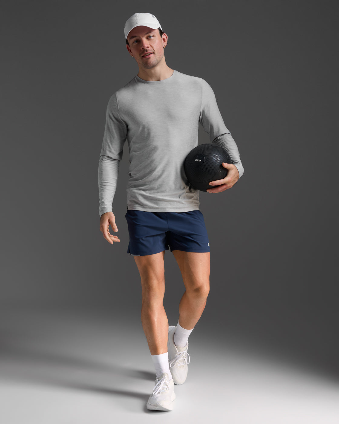 2xu-signature-uomo-t-shirt-manica-lunga-grigia image 6