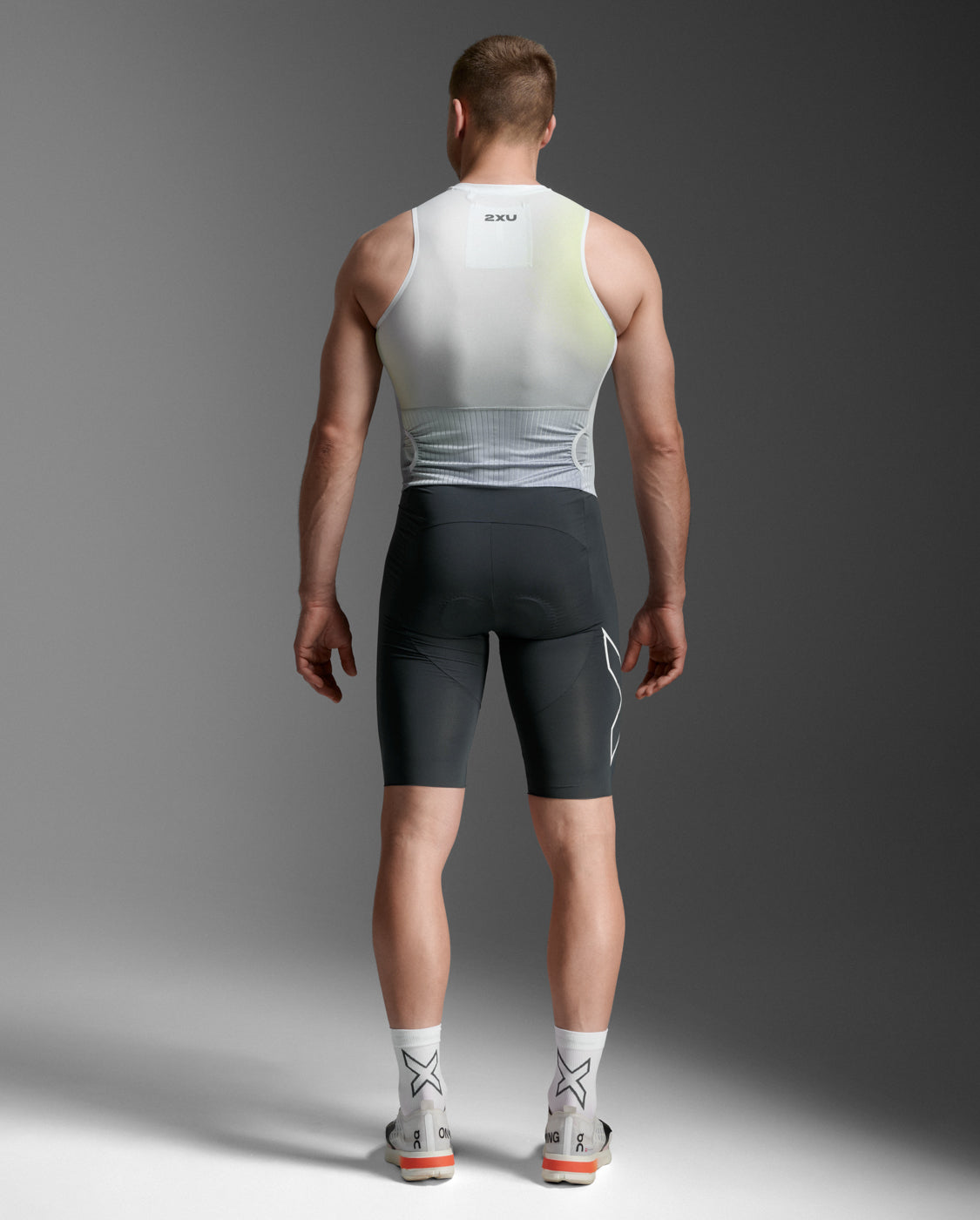 2xu-light-speed-react-trisuit-triathlon-uomo image 3