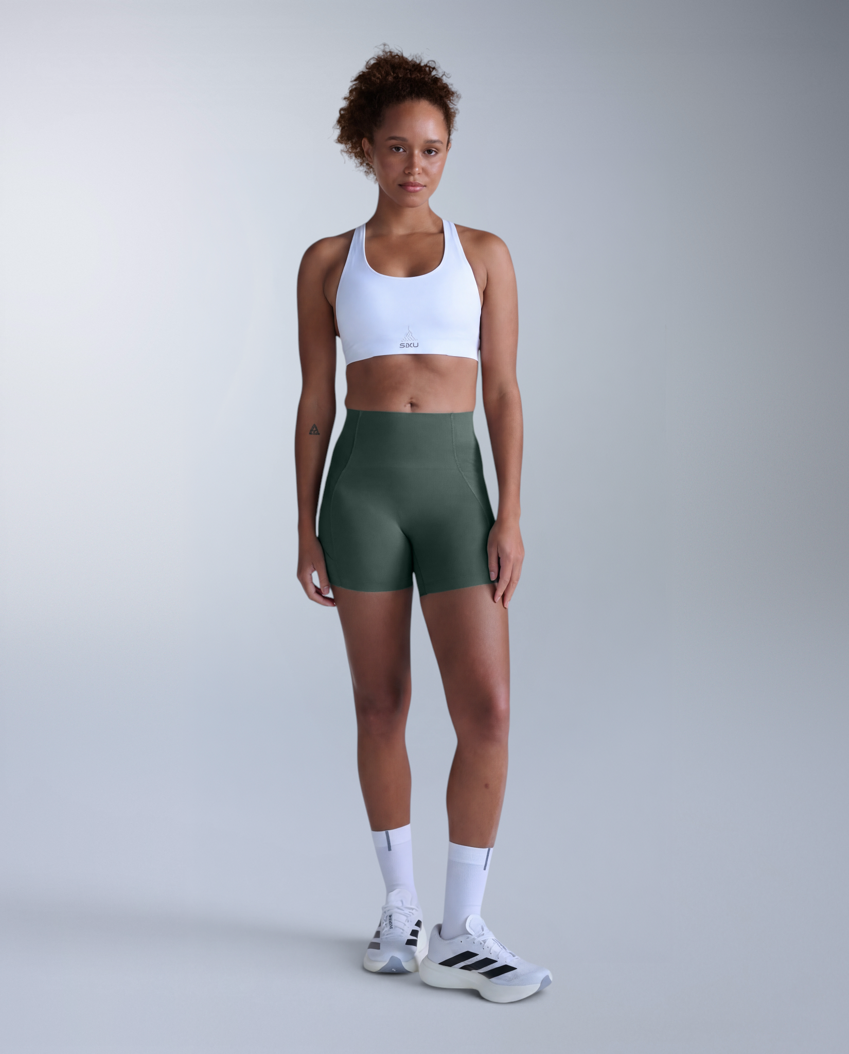 2xu-aero-mesh-hi-rise-shorts-compressione-4-verde image 4