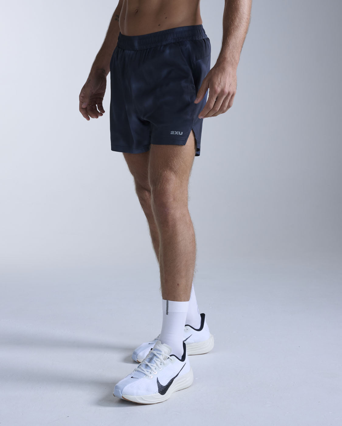 2xu-aero-5-inch-shorts-foderati-da-running-slim-blu-navy image 2
