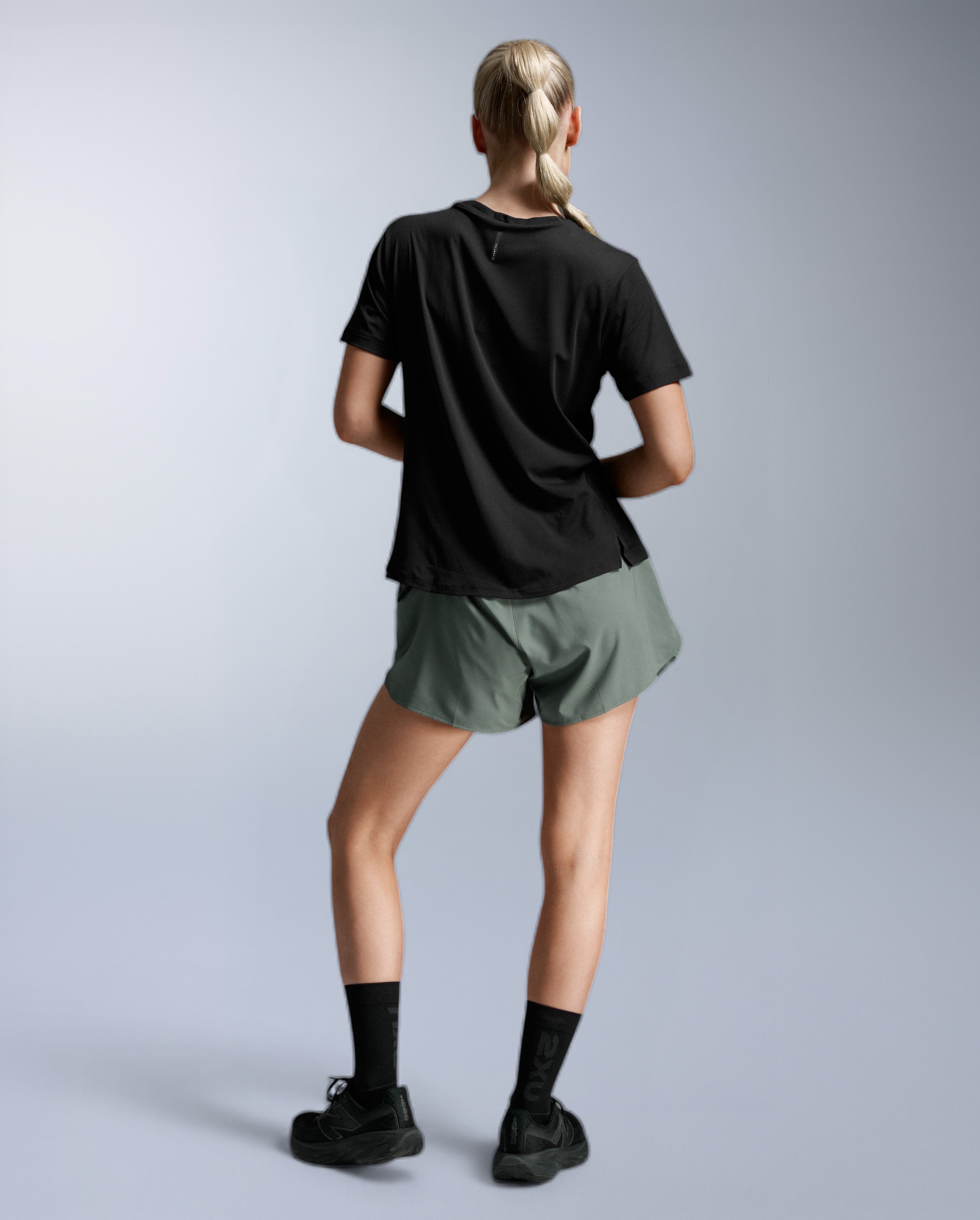2xu-aero-trail-tee-donna-maglia-trail-nera-upf-50 image 6