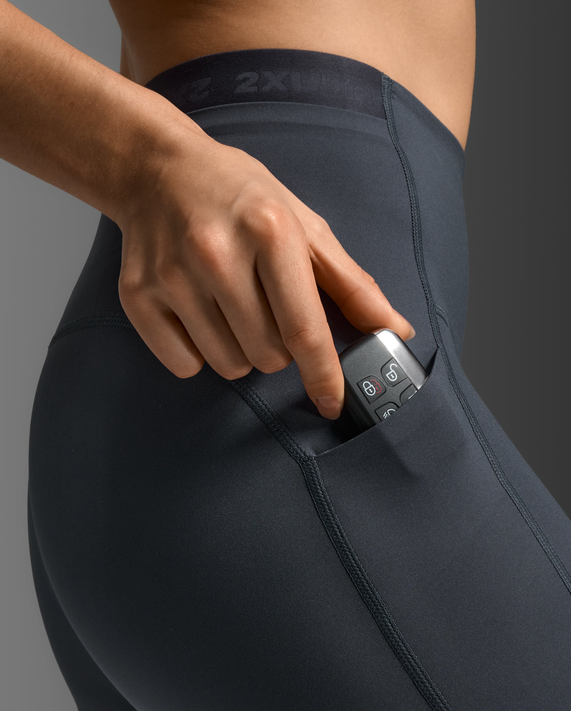 2xu-form-stash-hi-rise-compression-7-8-tights-donna-con-tasche-grigio image 8