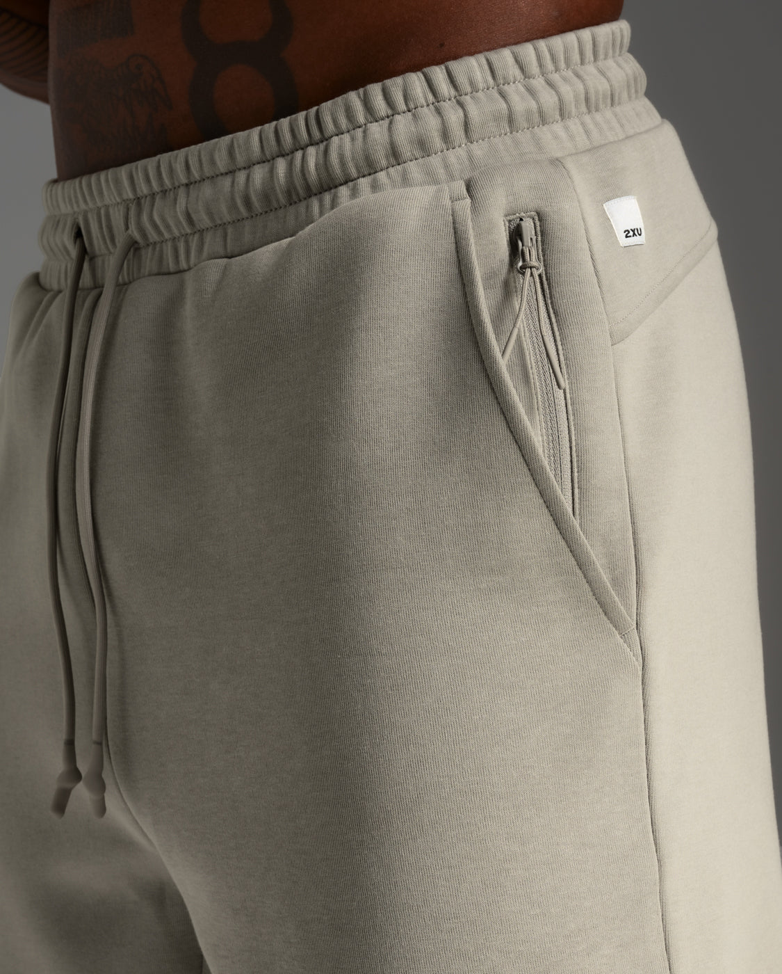 2xu-commute-smooth-spacer-shorts-shorts-beige-unisex image 6