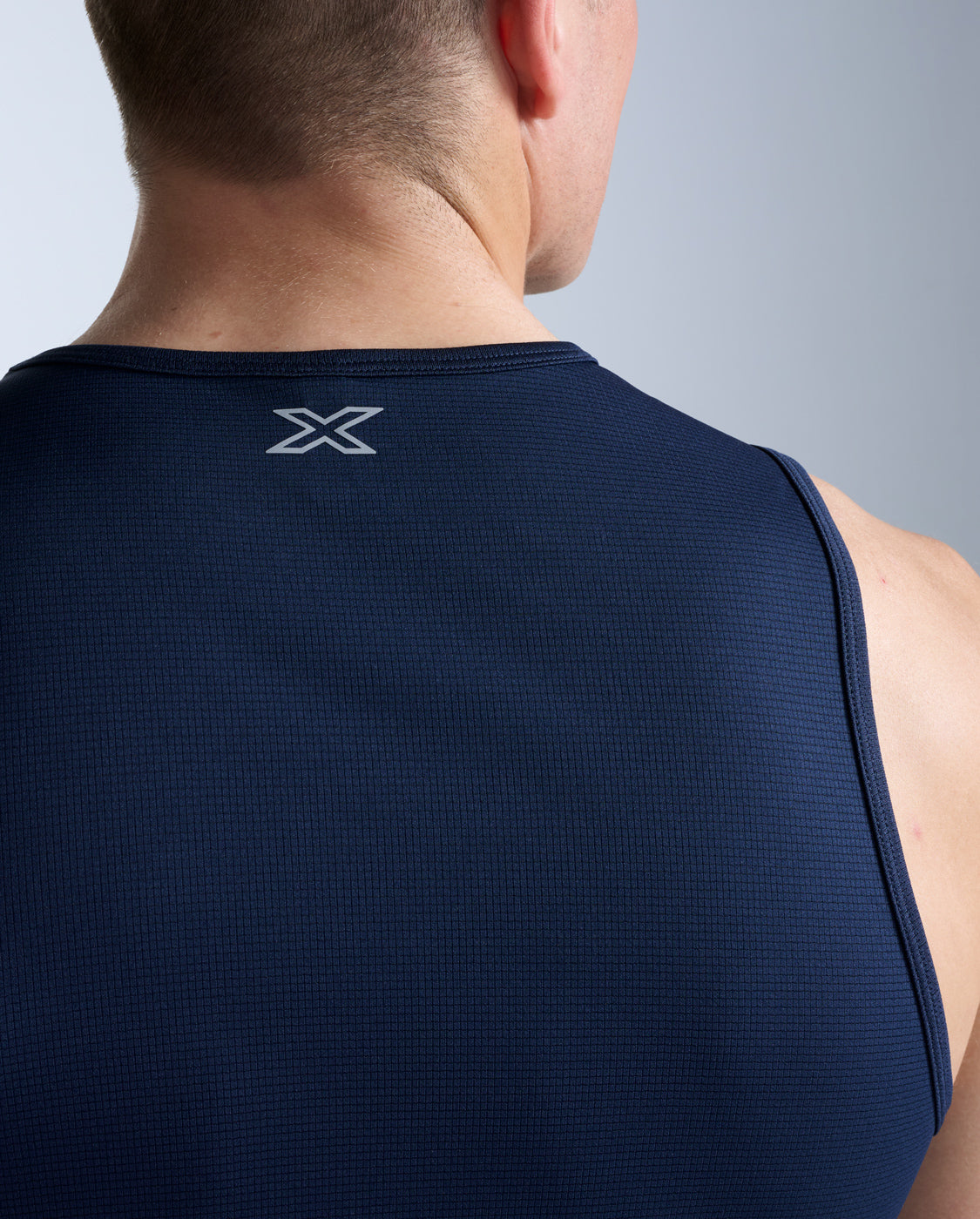 2xu-aero-tank-canotta-running-uomo-slim-fit-blu-navy image 6