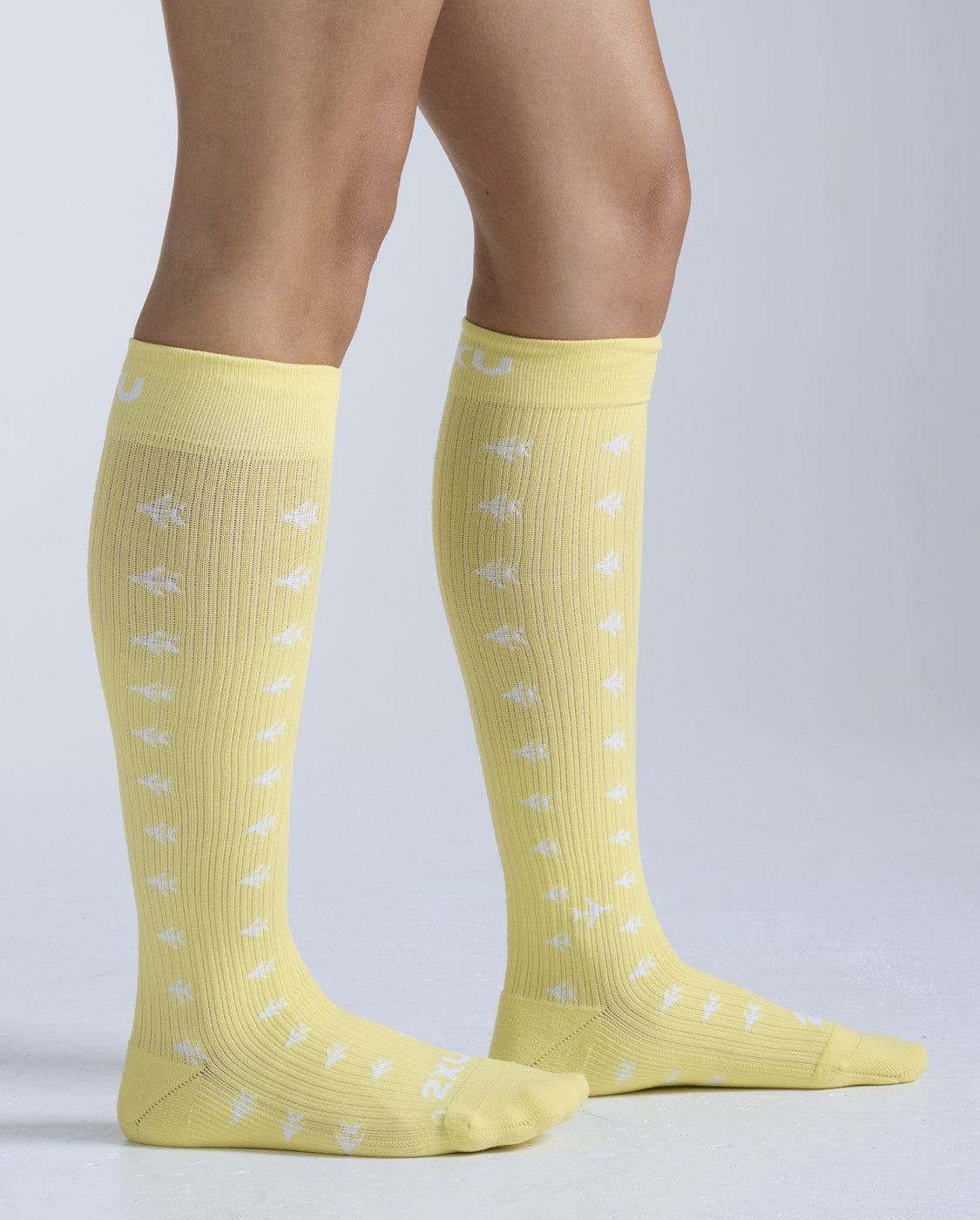 2xu-flight-bamboo-charcoal-compression-socks-calze-compressione-graduata image 4