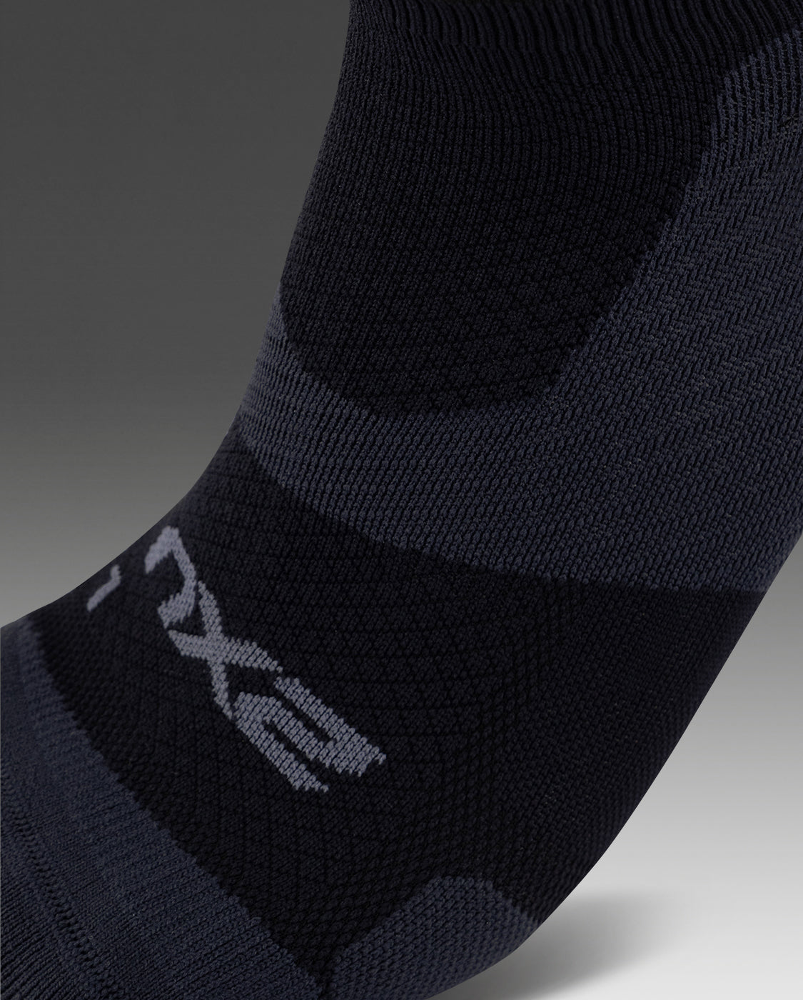 2xu-vectr-light-cushion-no-show-compression-socks-calze-running-nere image 3