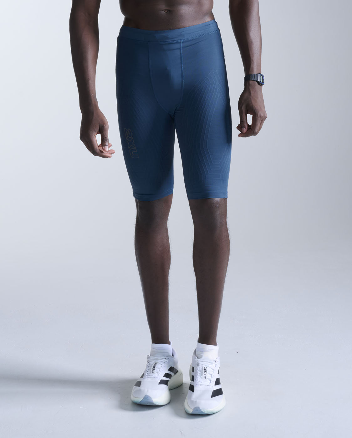 2xu-light-speed-react-compression-shorts-uomo-blu image 1