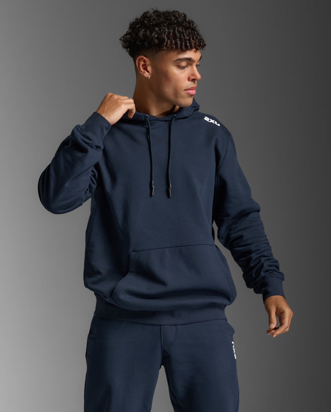 2xu-aspire-pullover-hoodie-felpa-uomo-blu-navy image 2