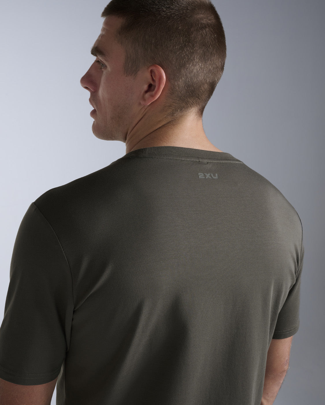 2xu-motion-cotton-flex-tee-uomo-verde-oliva image 4