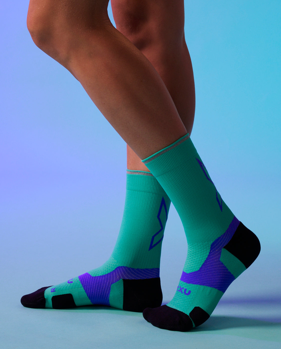 2xu-vectr-light-cushion-crew-socks-calze-running-unisex image 2