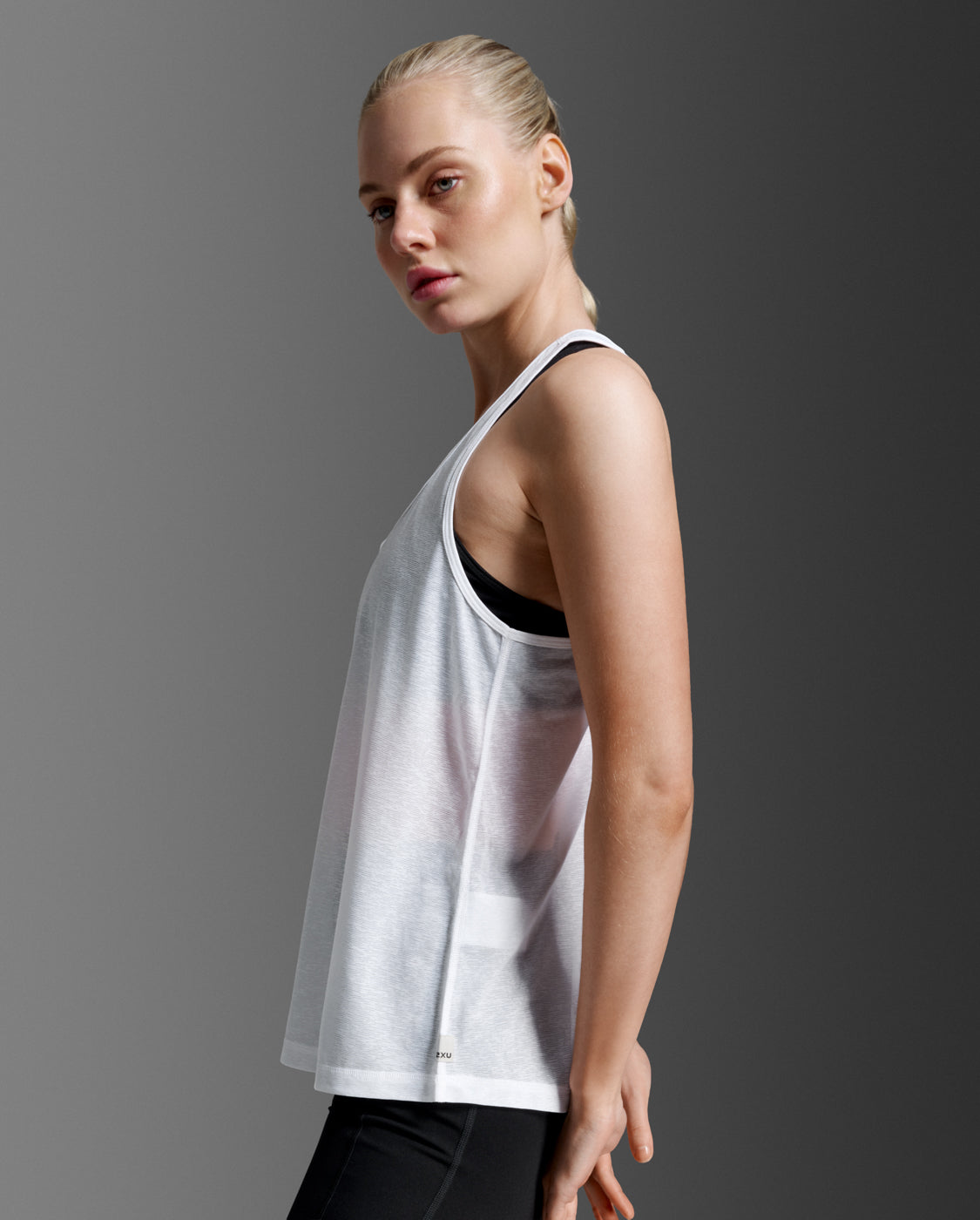 2xu-relight-racerback-singlet-donna-bianca-regular image 7