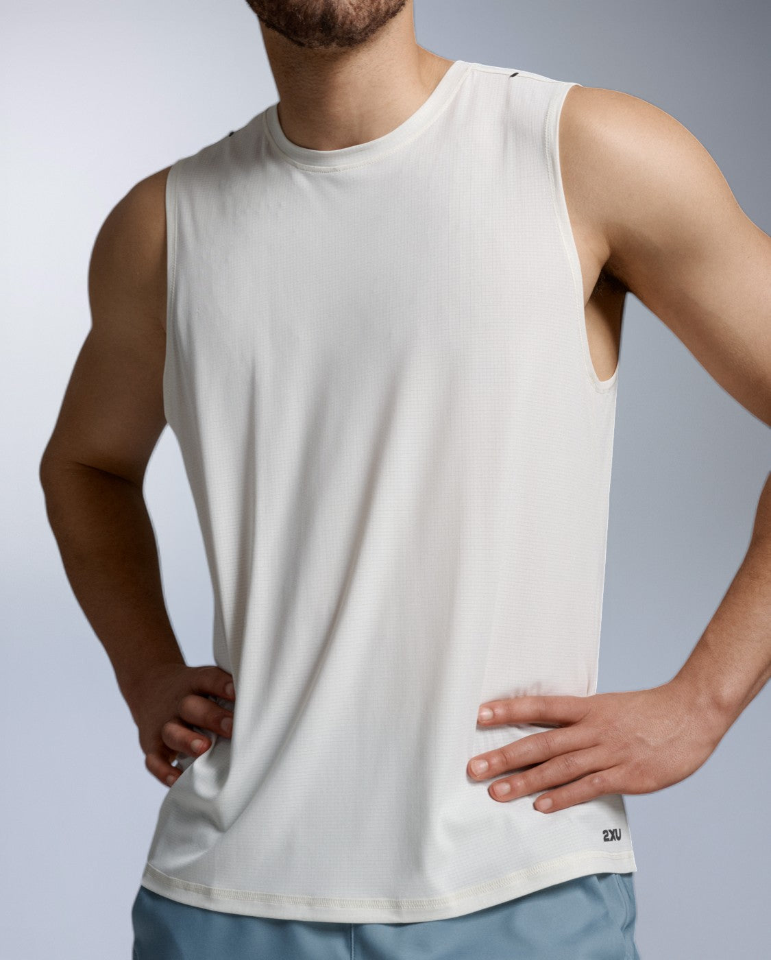 2xu-aero-trail-tank-uomo-beige-canotta-trail-leggera-upf-50 image 2