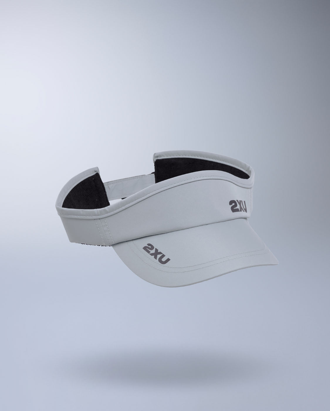 2xu-run-visor-visiera-running-grigia-unisex image 1