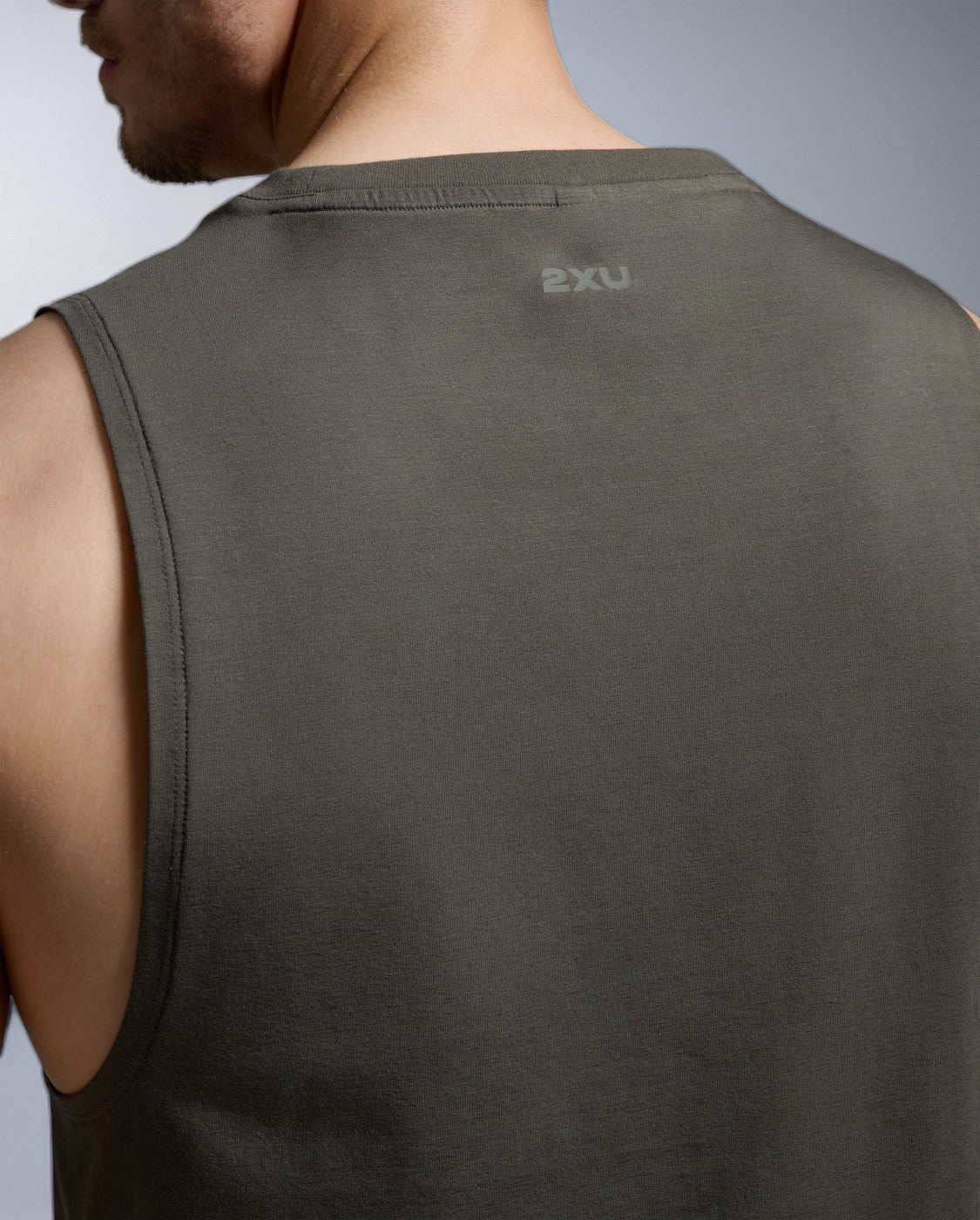 2xu-motion-cotton-flex-tank-canotta-training-uomo-verde image 4