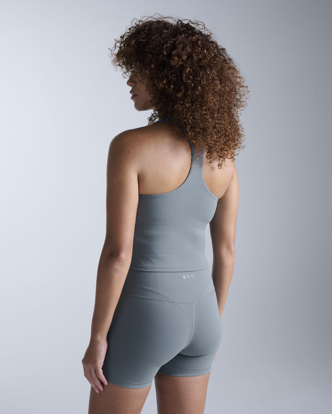 2xu-fluid-racerback-tank-donna-grigio-verde-longline image 2