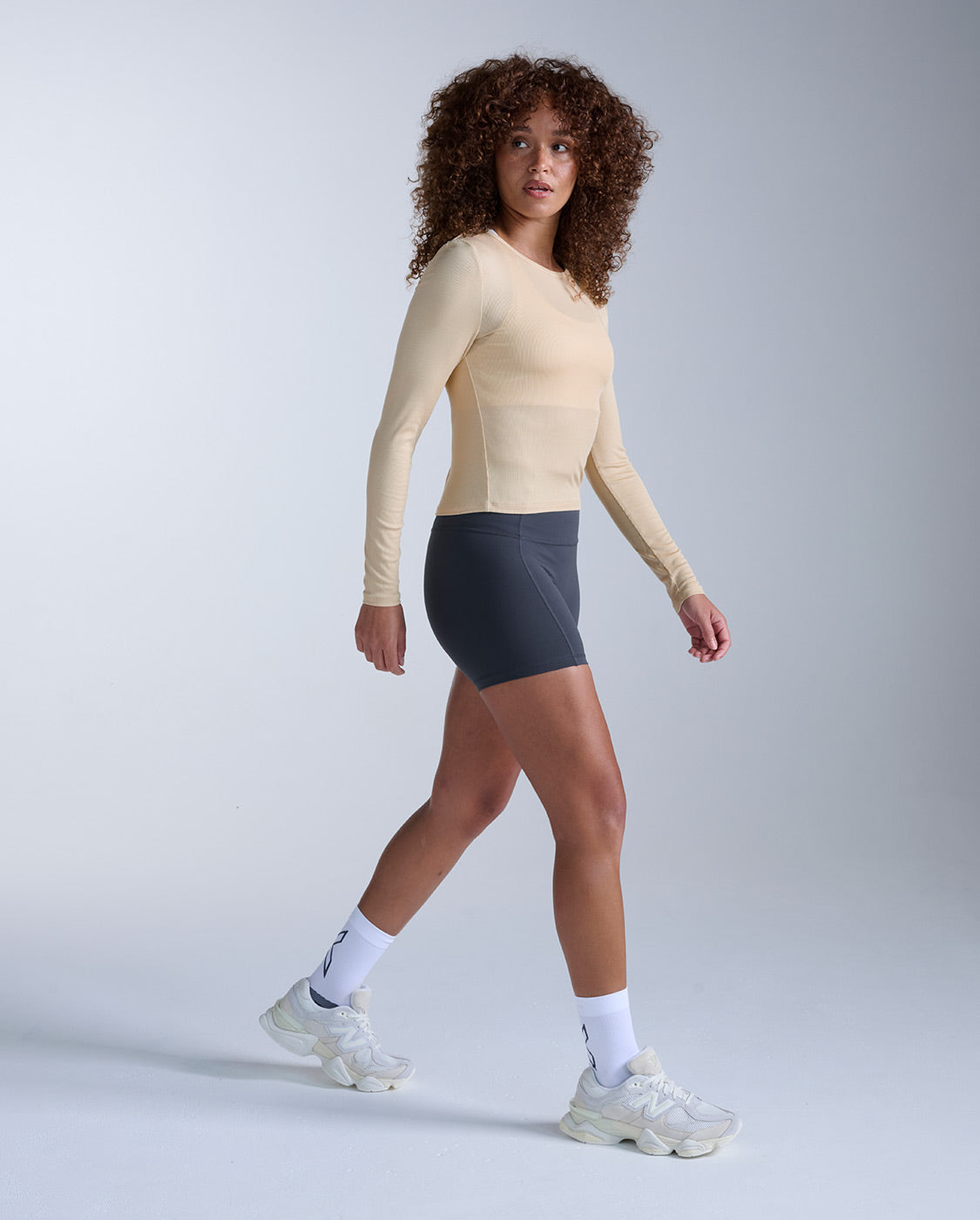 2xu-form-fluid-modal-maglia-manica-lunga-a-coste-beige image 8