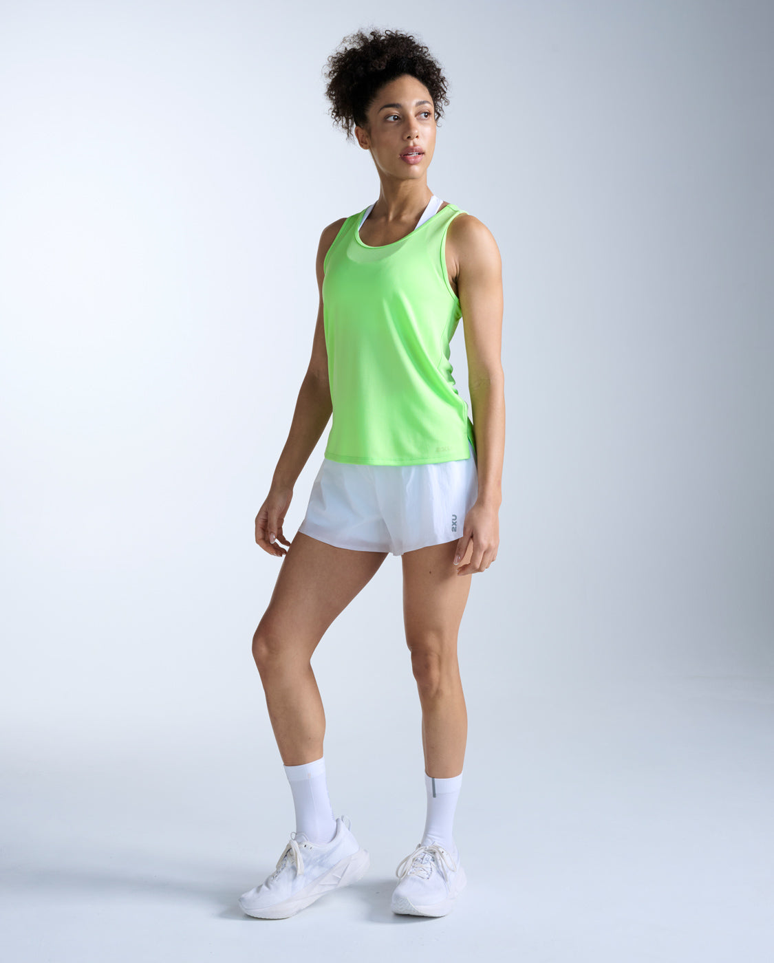2xu-aero-singlet-donna-verde-canotta-running-slim-traspirante image 7