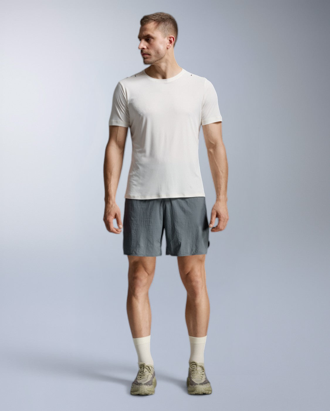 2xu-aero-trail-tee-maglia-trail-running-uomo-beige-upf-50 image 2