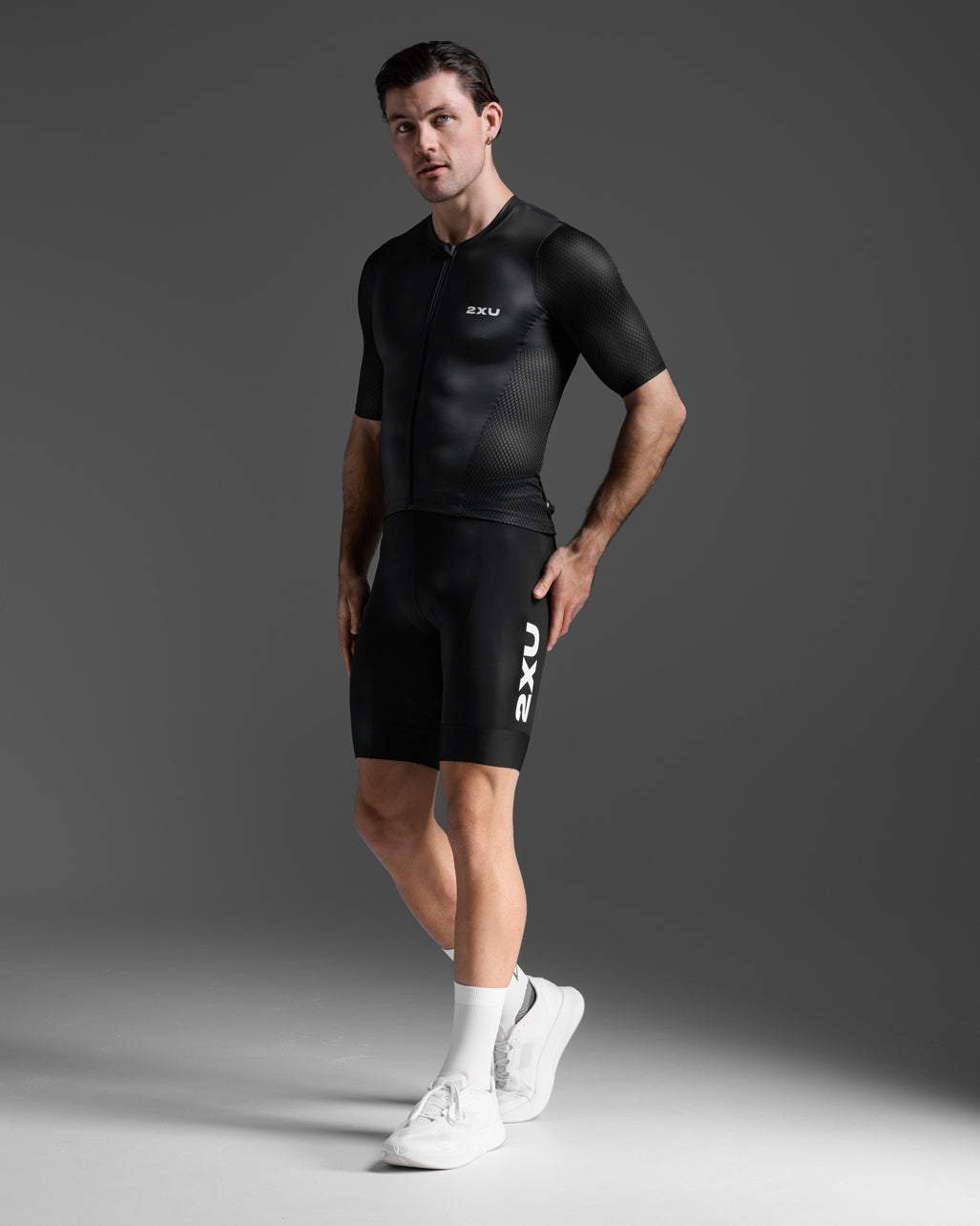 2xu-aero-hex-tri-top-maniche-corte-top-triathlon-nero image 4