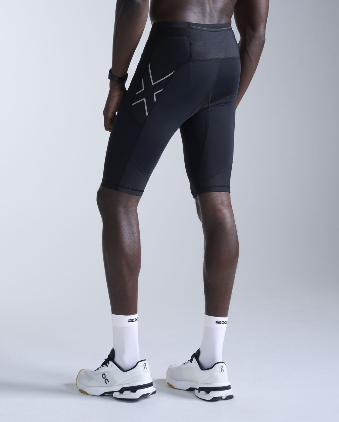 2xu-aero-mesh-compression-shorts-running-nero image 3