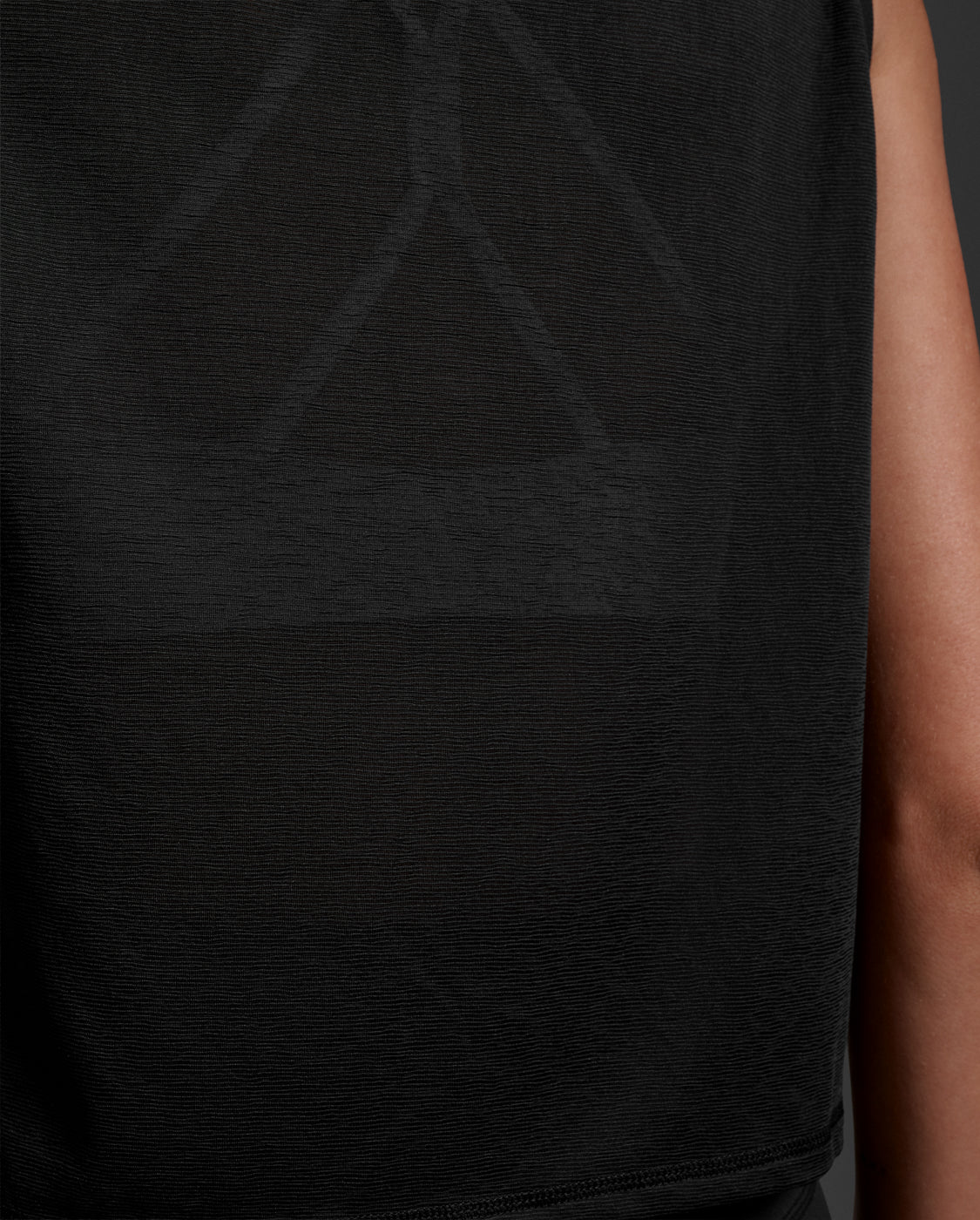 2xu-relight-crop-tank-canotta-crop-training-donna-nera image 8