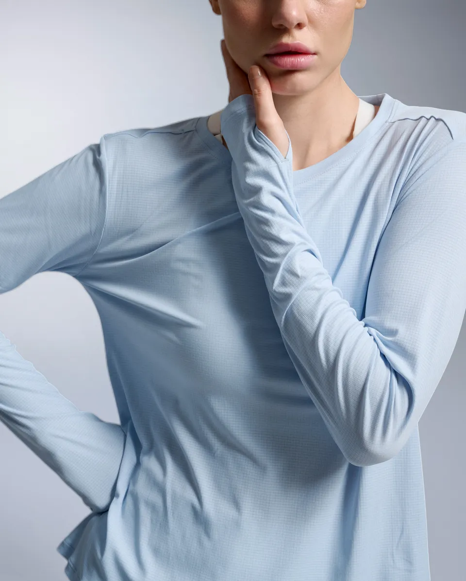 2xu-aero-trail-long-sleeve-donna-maglia-trail-azzurra-upf-50 image 1