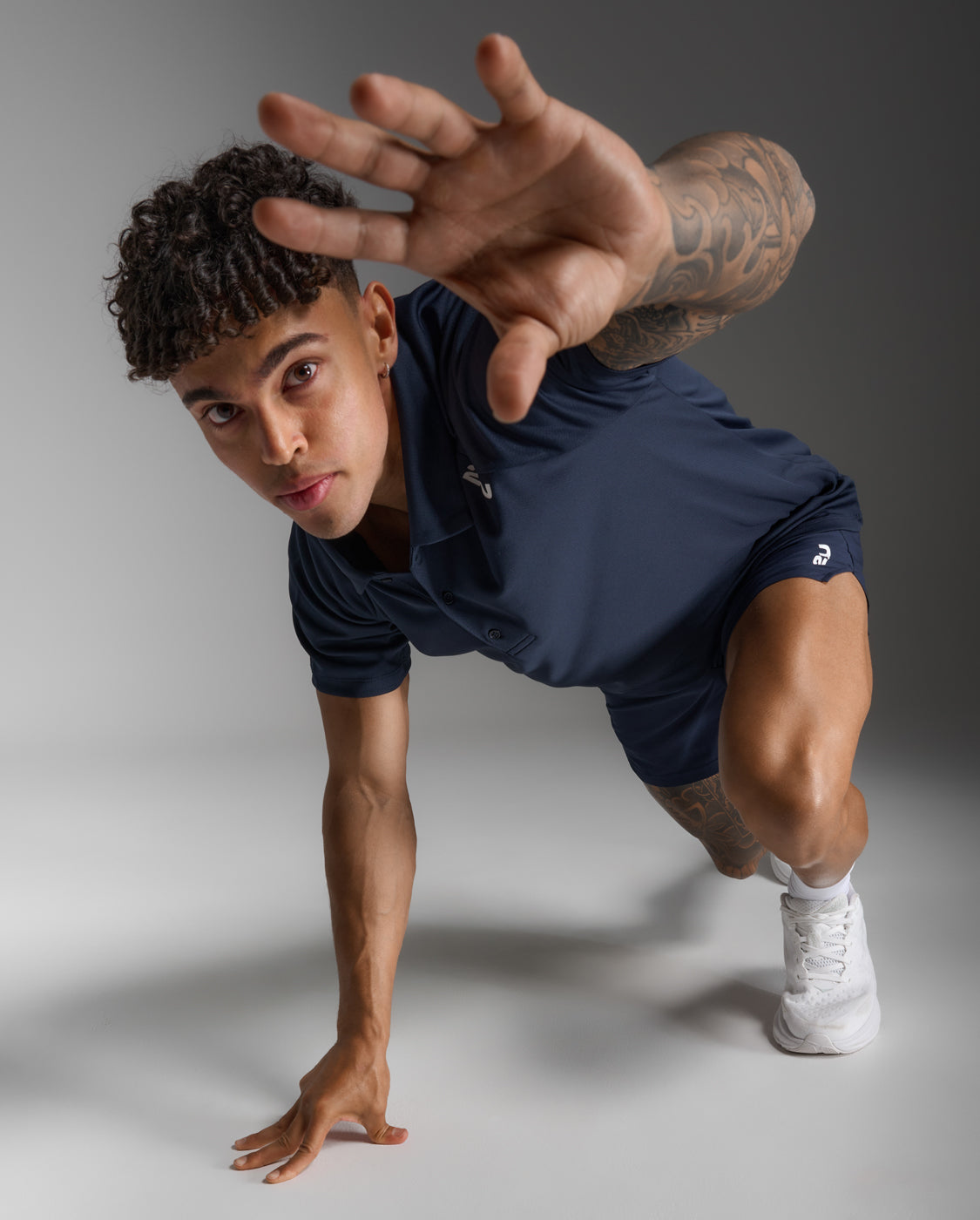 2xu-aspire-polo-uomo-blu-navy image 6