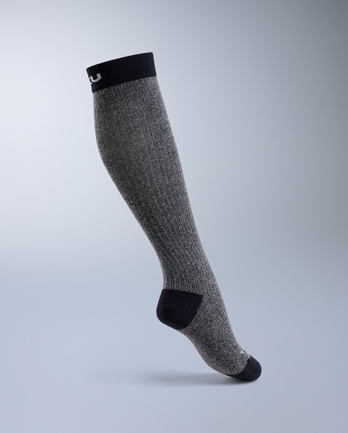 2xu-flight-bamboo-charcoal-compression-socks-grigio-nero-calze-compressione-viag image 4