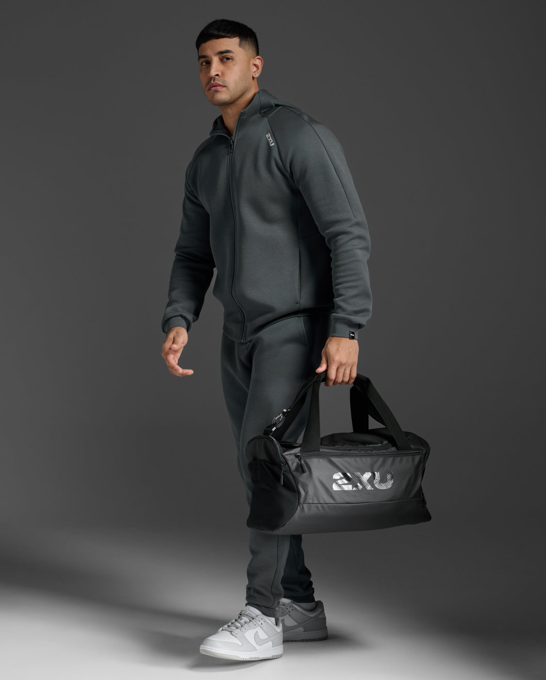 2xu-gym-bag-30l-nero image 2