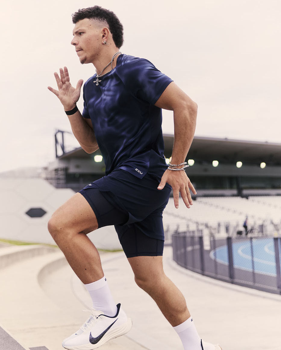 2xu-aero-mesh-2-in-1-shorts-5-pollici-pantaloncini-running-uomo-navy image 2