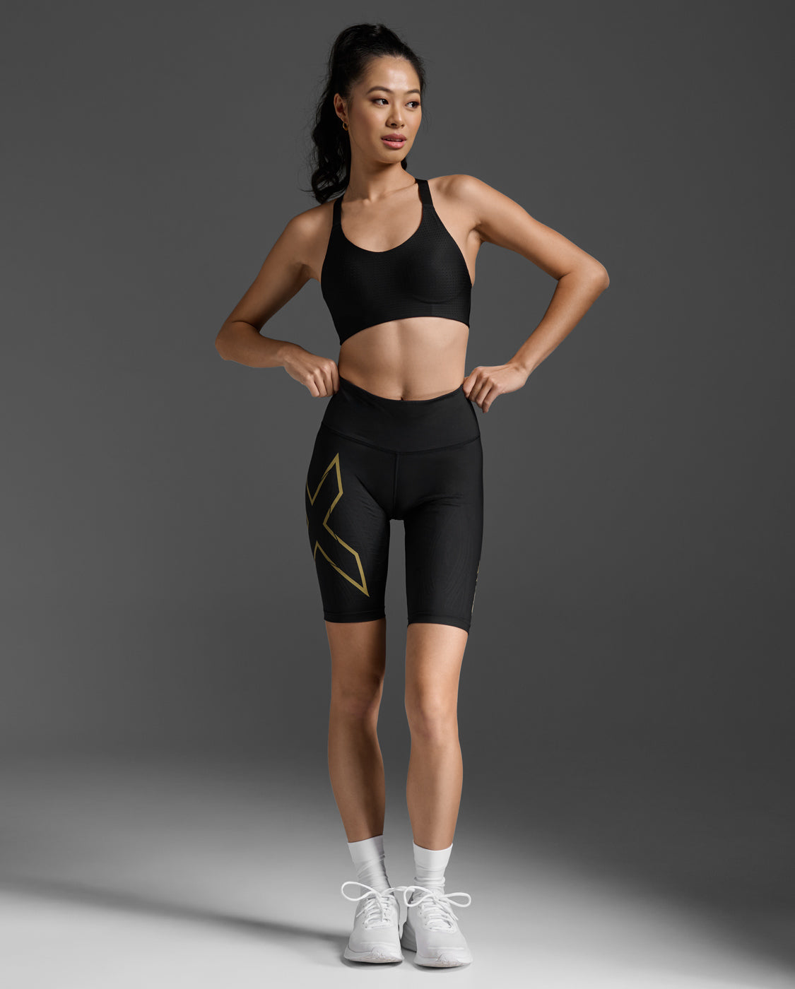 2xu-light-speed-mid-rise-compression-shorts-da-running image 5