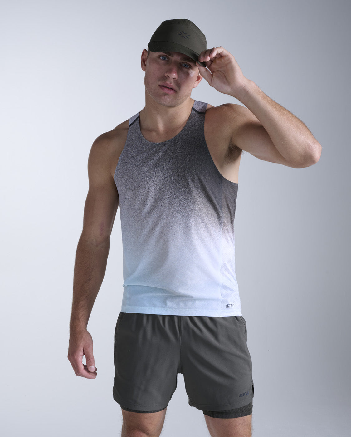 2xu-hybrid-cap-cappello-running-grigio-unisex image 3