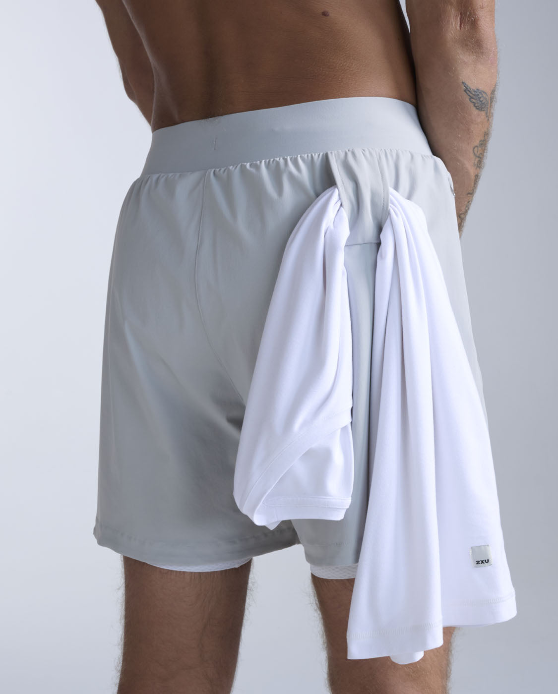 2xu-flex-2-in-1-5-inch-shorts-pantaloncini-training-uomo-grigio image 4