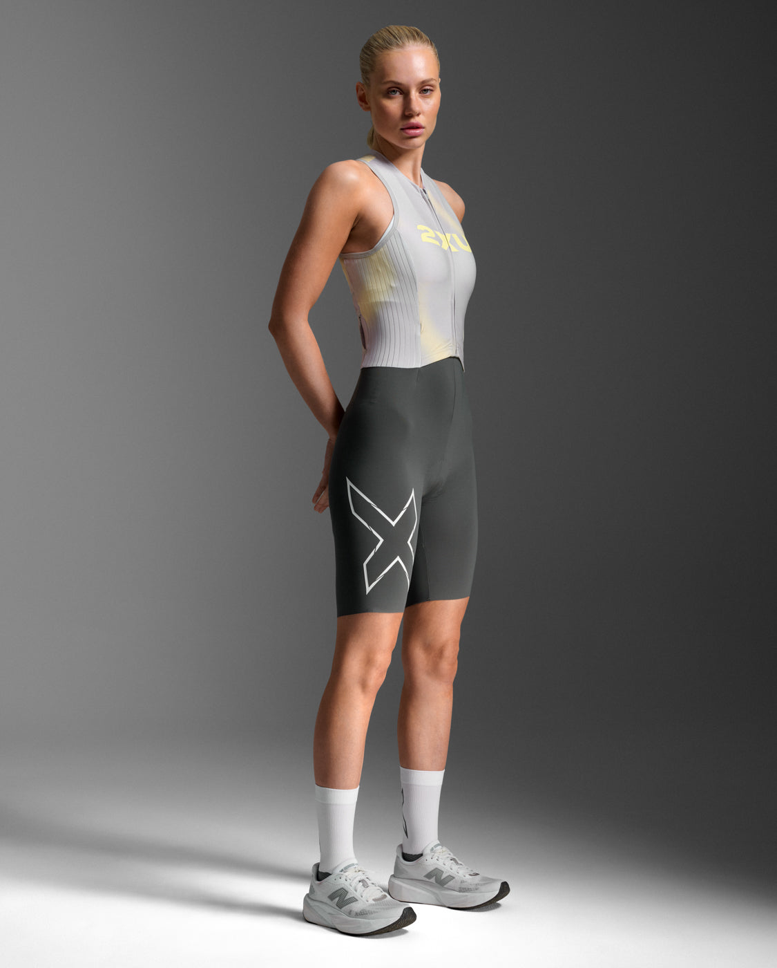 2xu-light-speed-react-trisuit-grigio-giallo image 3