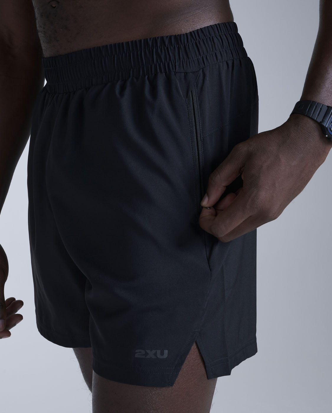 2xu-motion-5-inch-unlined-shorts-uomo-pantaloncini-corti-training-nero image 4