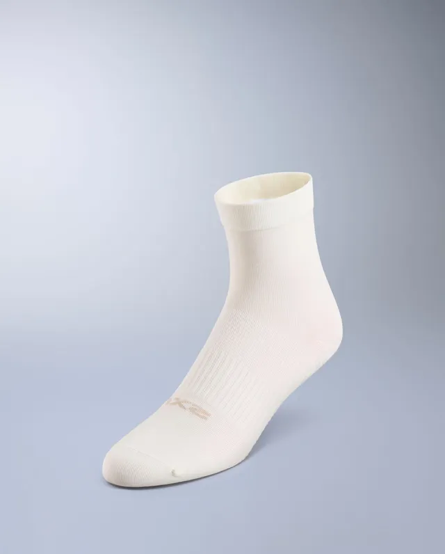 2xu-performance-crew-grip-socks-beige-calze-pilates-yoga image 1