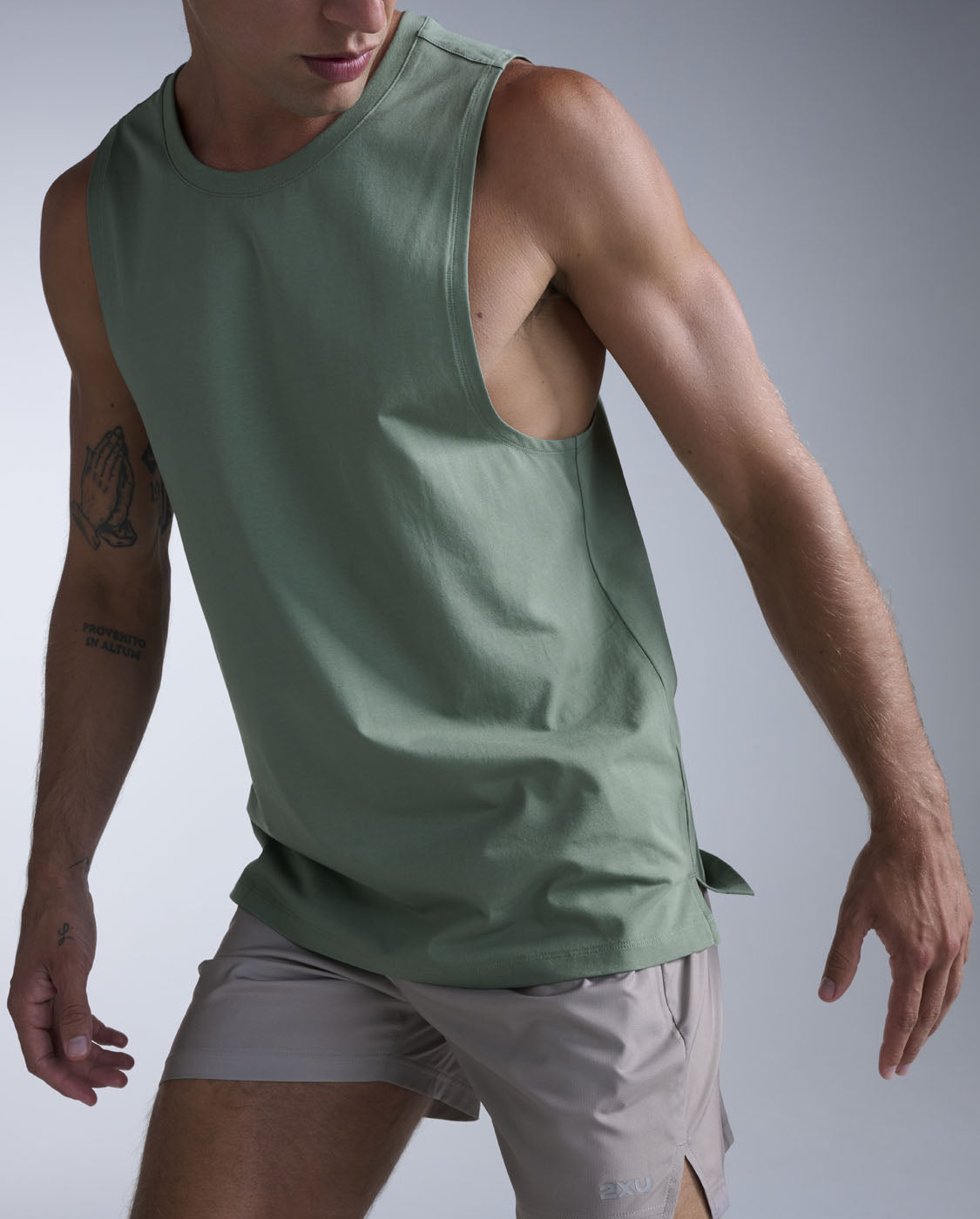 2xu-motion-cotton-flex-tank-uomo-canotta-training-verde image 3