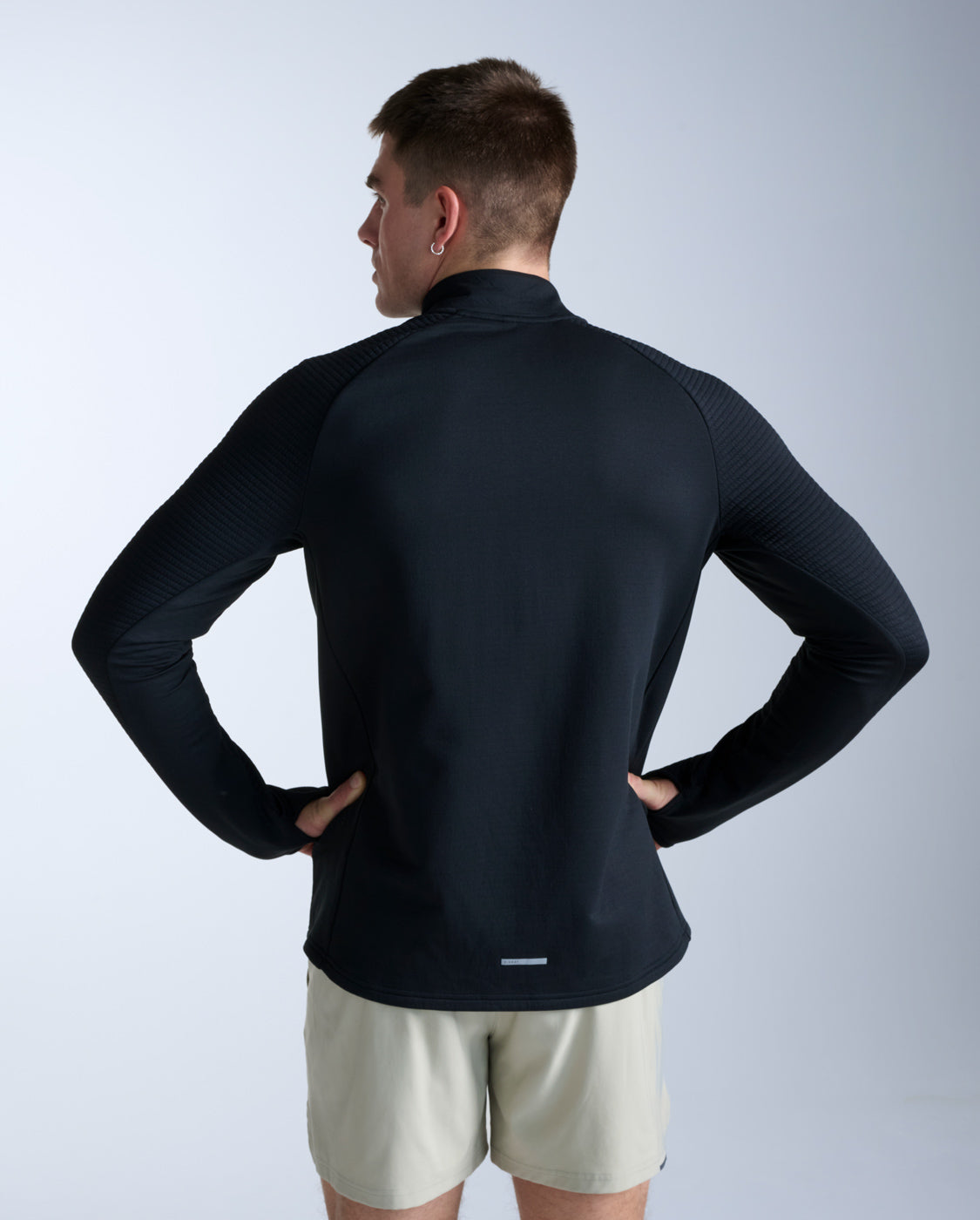 2xu-ignition-haptic-1-4-zip-felpa-running-uomo-nera-slim image 3