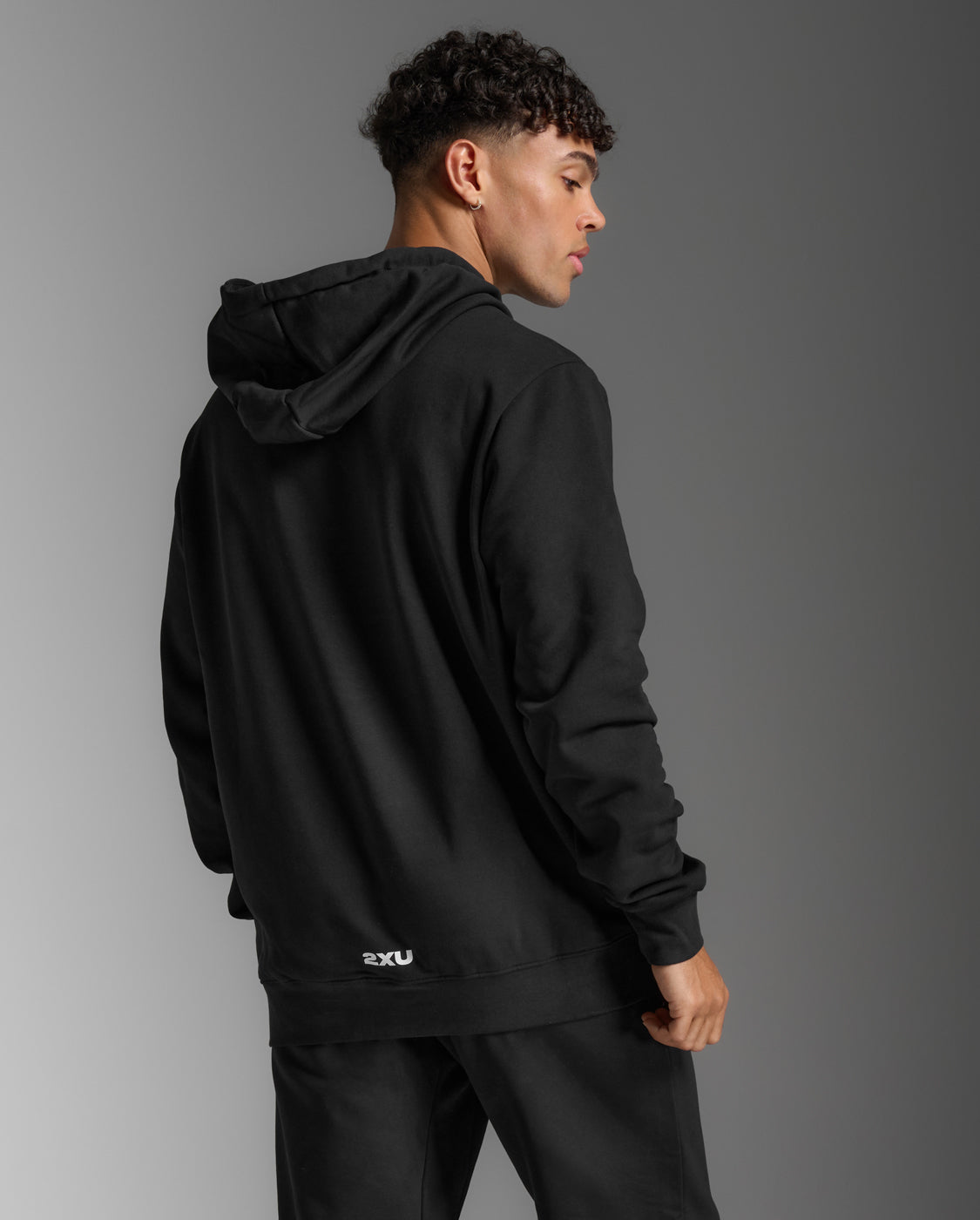 2xu-aspire-pullover-hoodie-felpa-uomo-nero image 2
