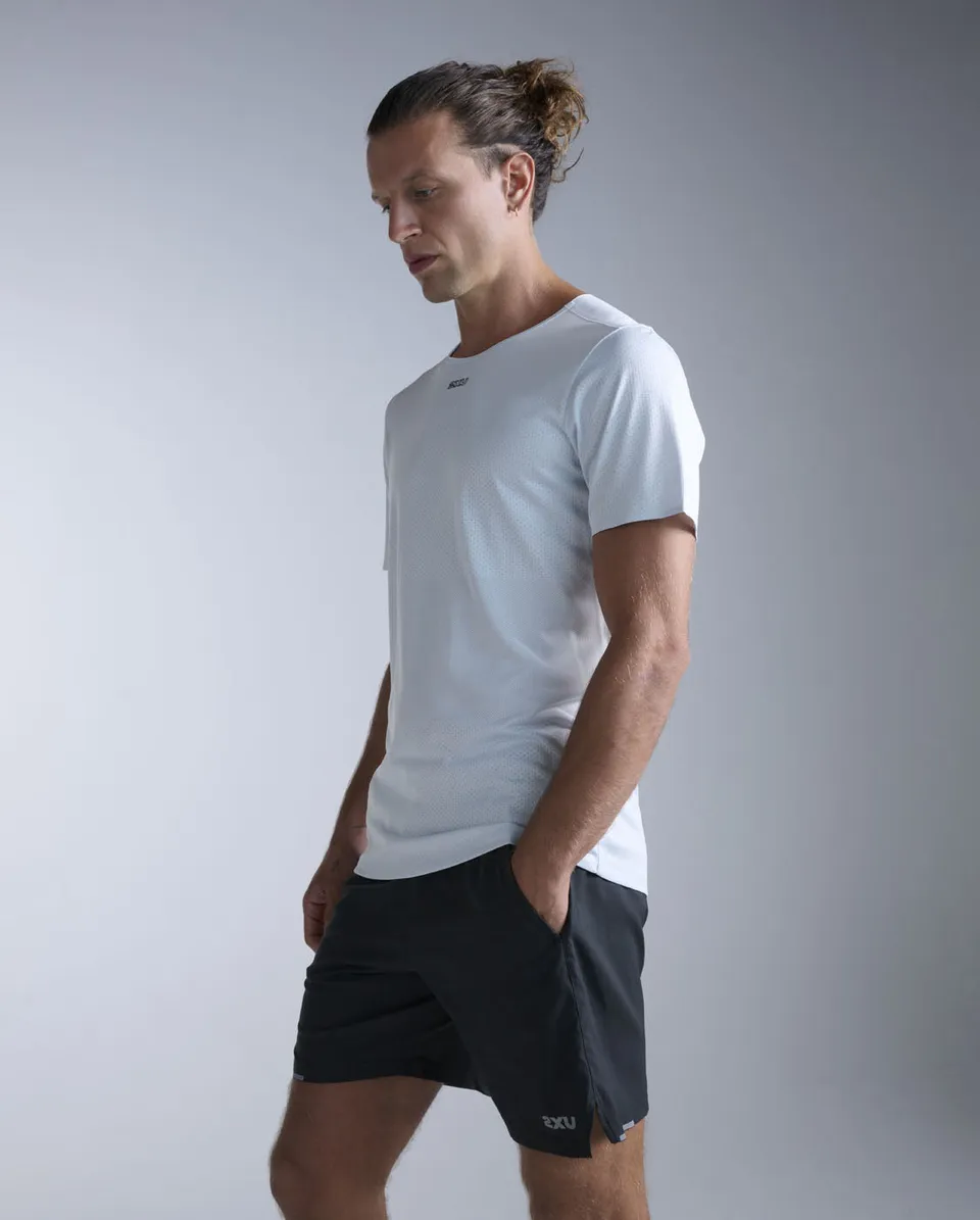 2xu-light-speed-tech-tee-t-shirt-running-azzurro-chiaro image 1