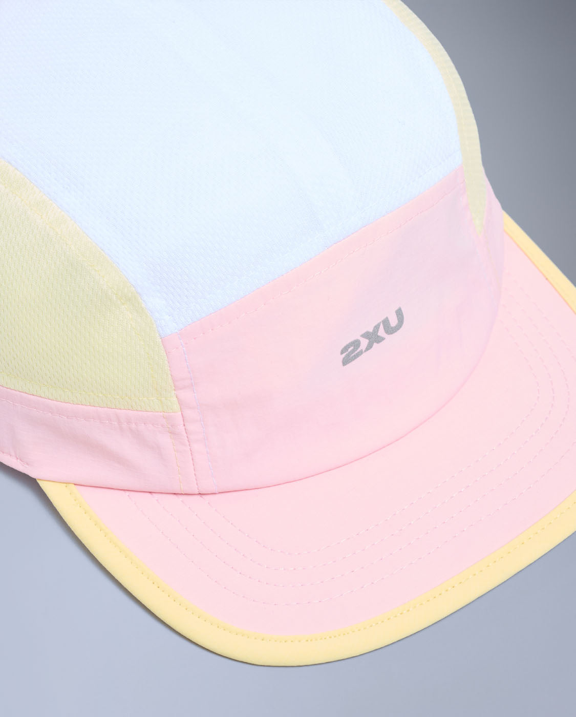 2xu-light-speed-small-cap-unisex-cappellino-running-rosa image 4